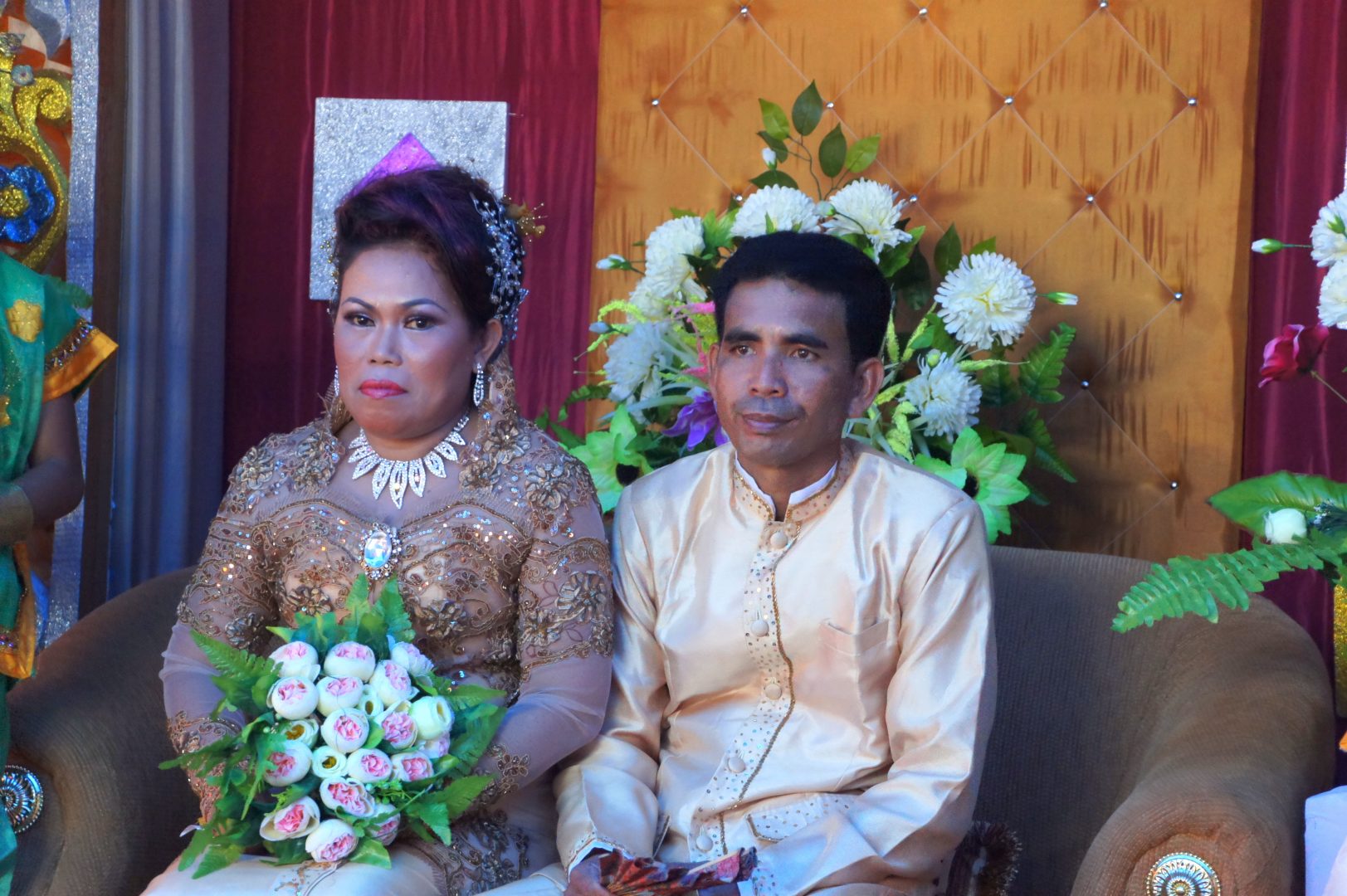 Couple de mariés Rencontres avec la population locale à Sulawesi