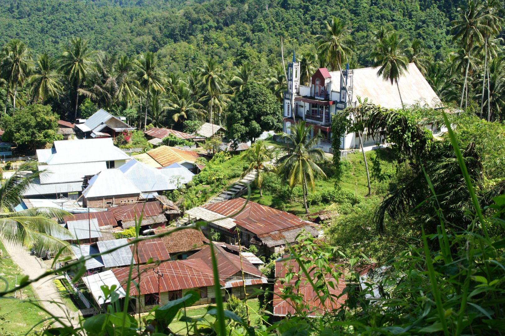 Eglise dans village proche Tentena Sulawesi