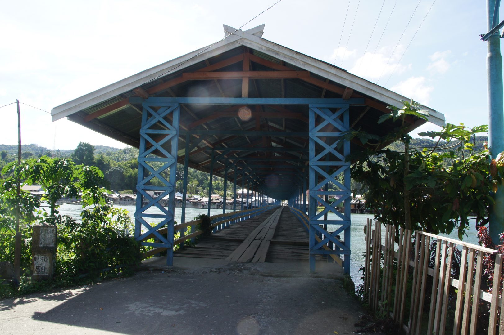 Pont en bois Ampana Sulawesi