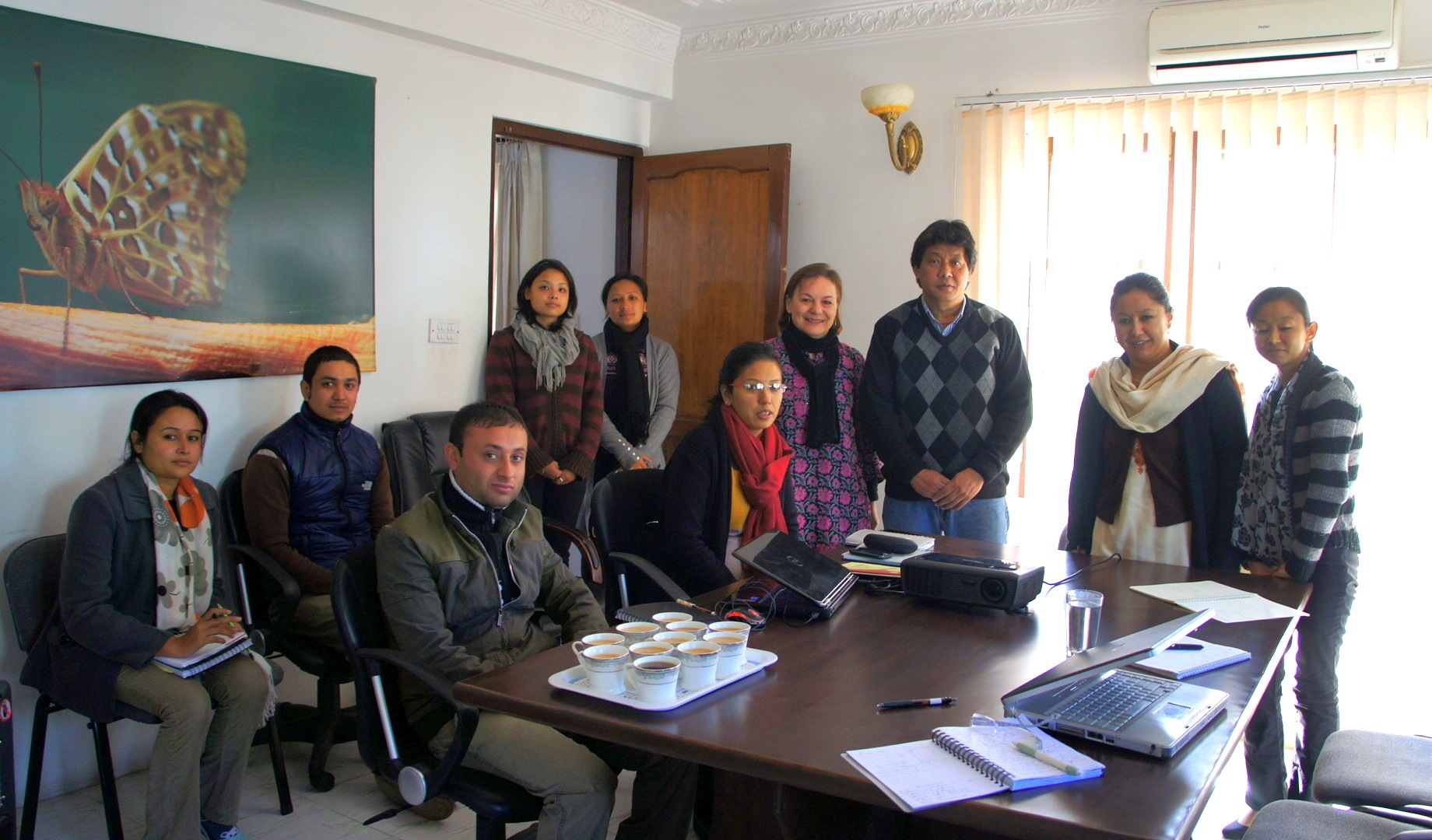 Présentation au staff WCN Kathmandou Congé solidaire avec Planète Urgence Népal