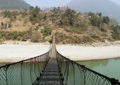Pont suspendu sur route Chitwan Népal