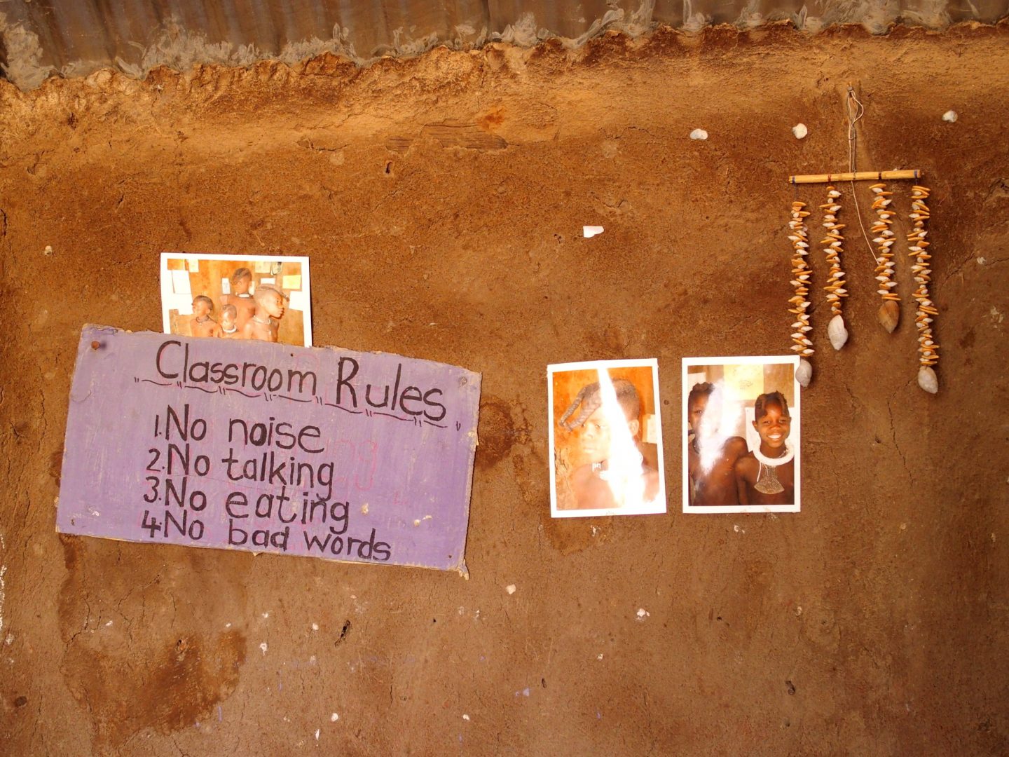 Les règles de la classe enfants himbas Namibie