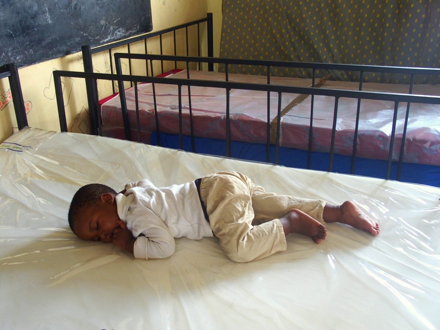 Bébé endormi à Faraja Tanzanie