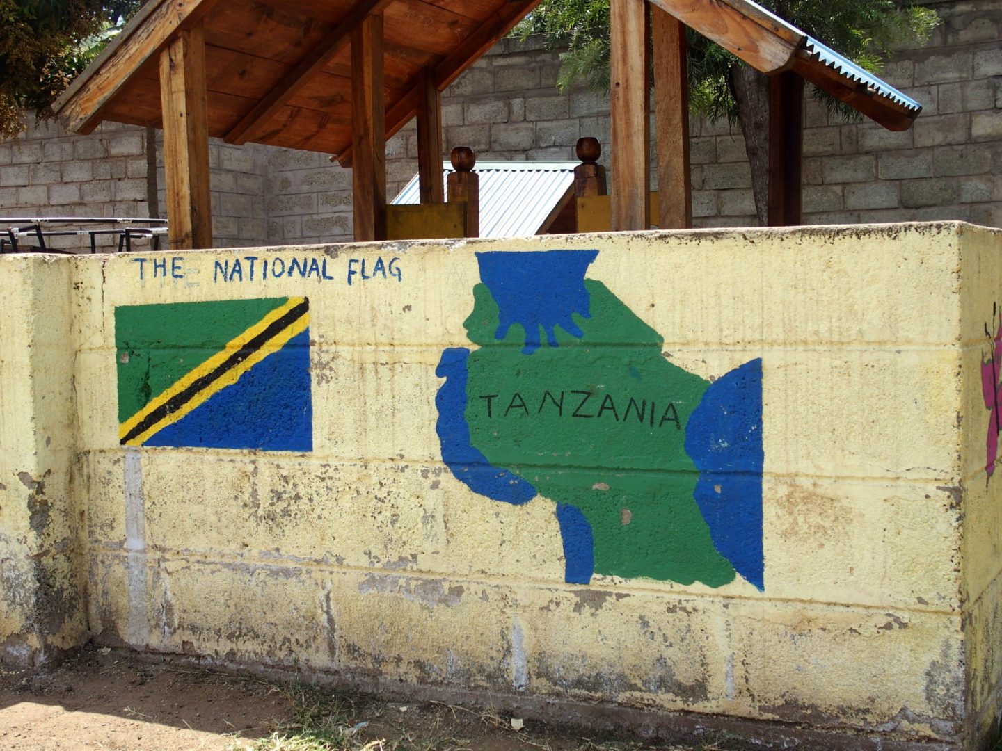 Drapeau national centre Faraja Tanzanie