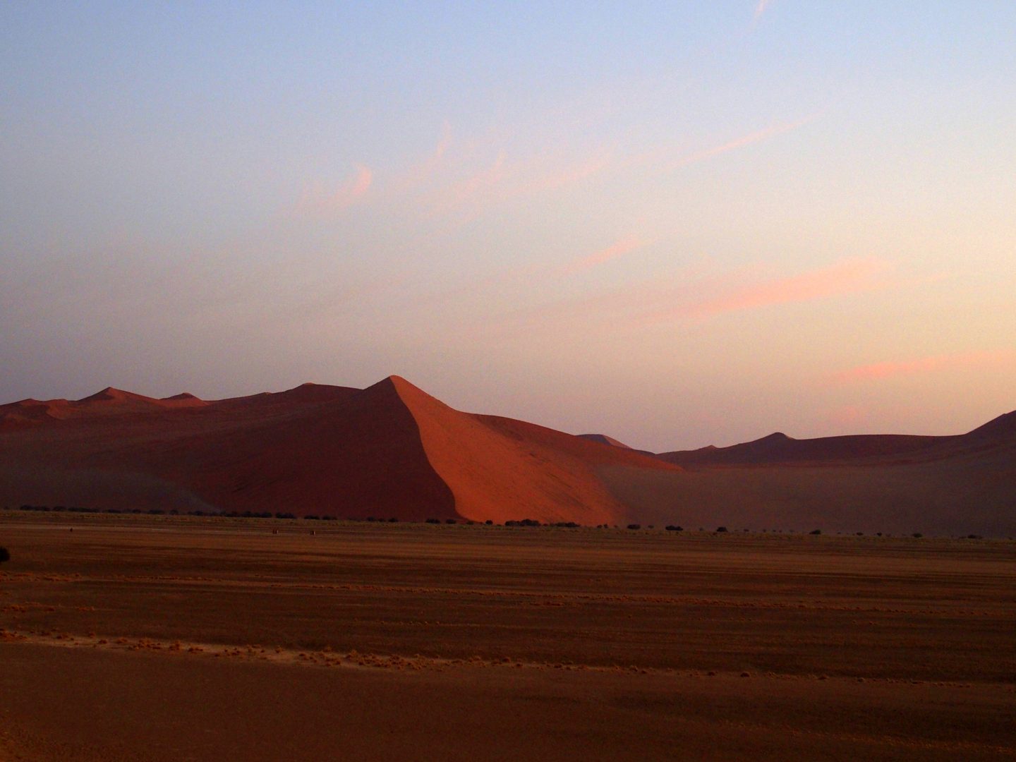 Dunes orangées en fin de journée Namibie