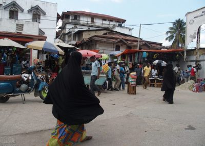 Femmes voilées marché Zanzibar