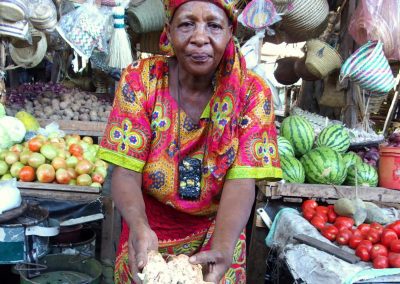 Vendeuse fruits baobab marché Dar es Salaam Tanzanie