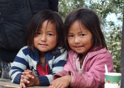 Fillettes au marché carnet de voyage au Bhoutan