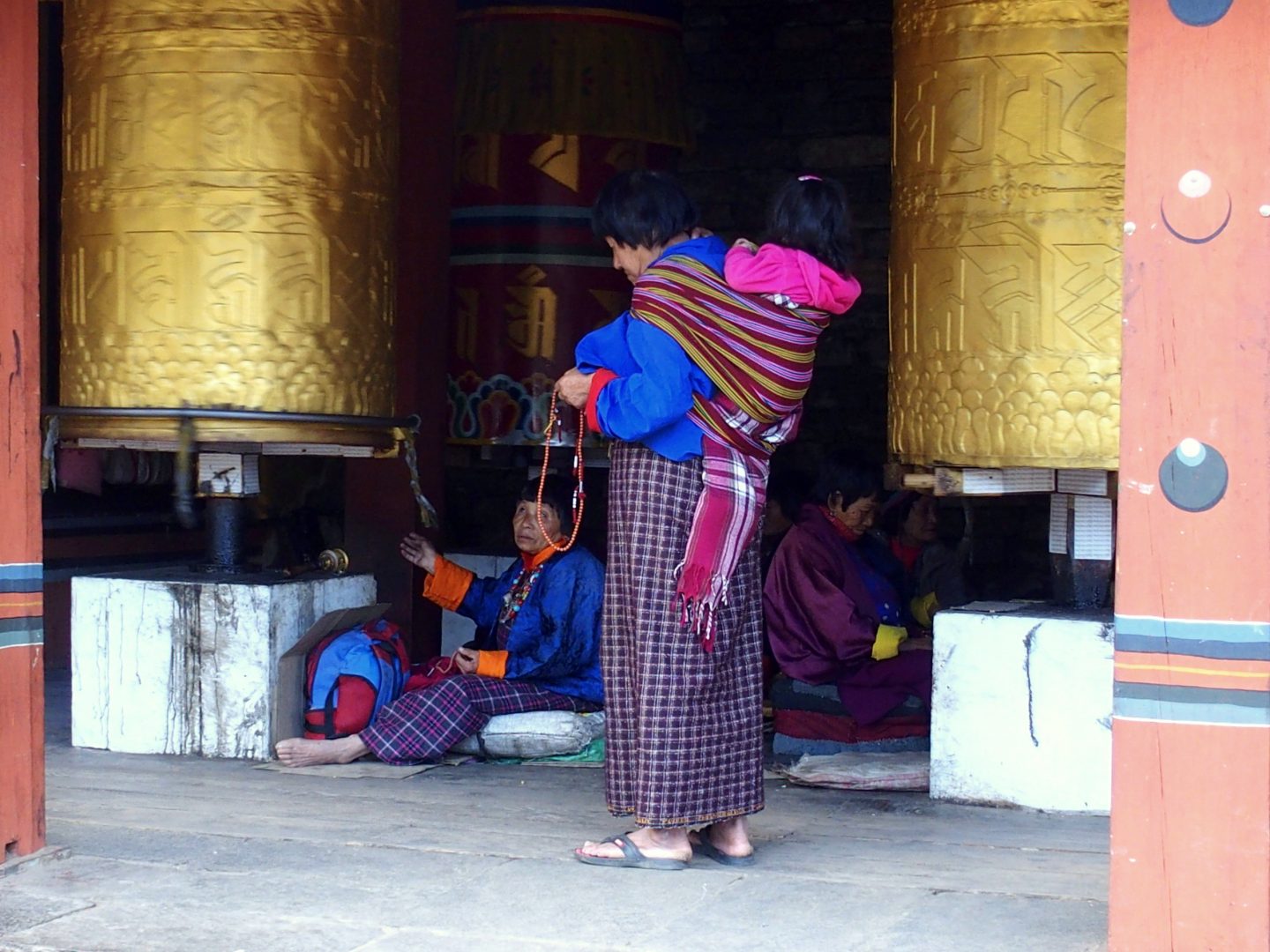 Moulin à prières doré chorten de Thimphu 11 jours de voyage au Bhoutan