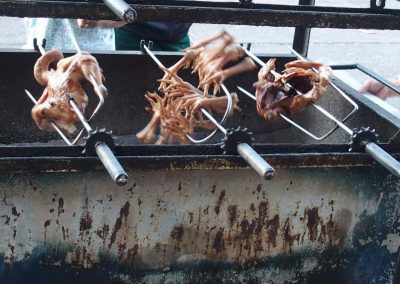 Pâtes de poulet roties marché Laos