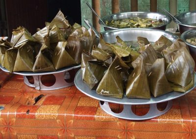 Poisson dans feuilles bananier marché Laos