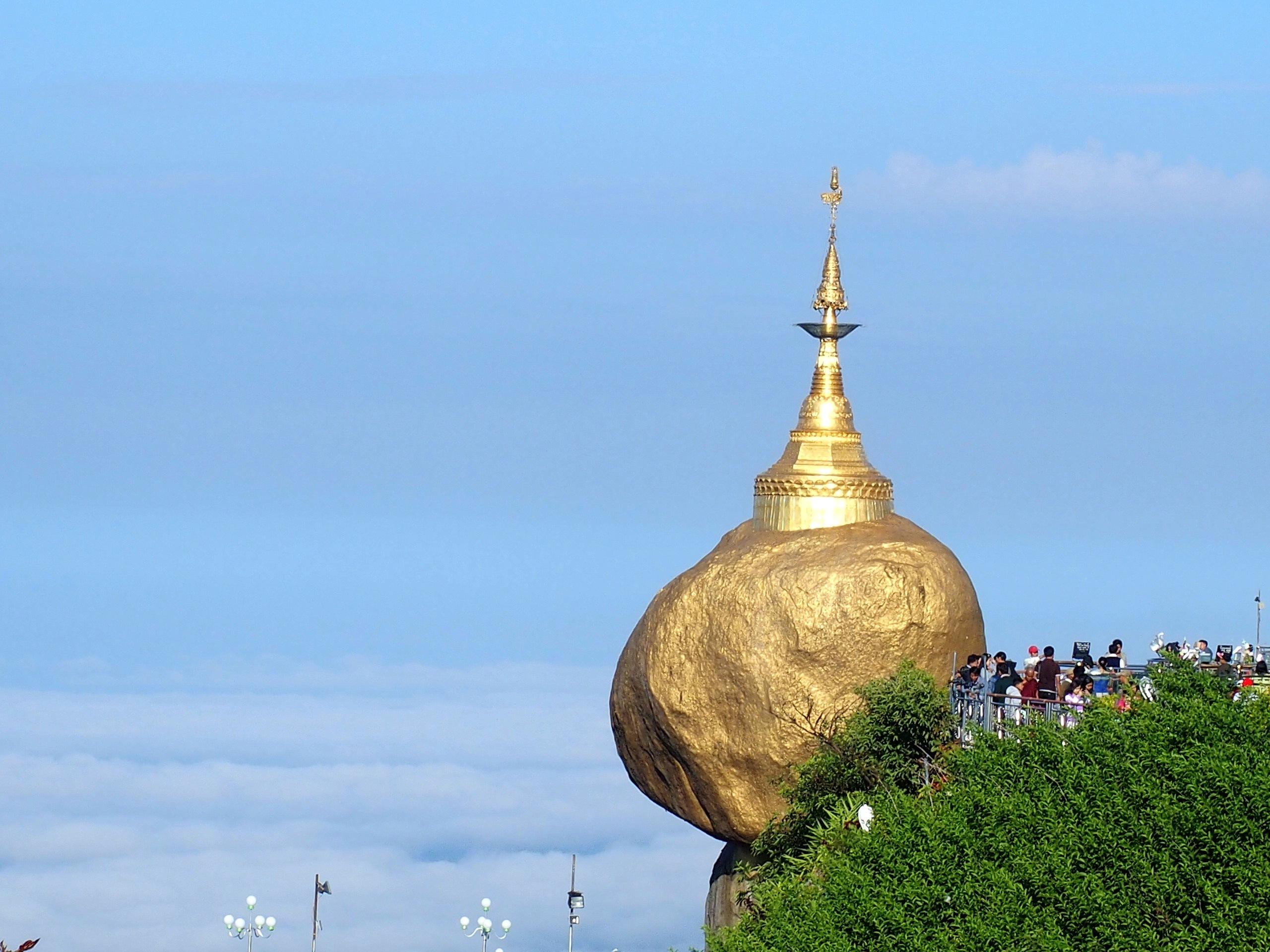 Rocher-dOr-en-équilibre-Myanmar