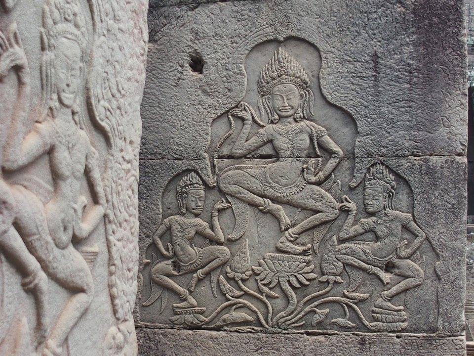 Apsaras sur façade Temple Bayon Angkor Cambodge