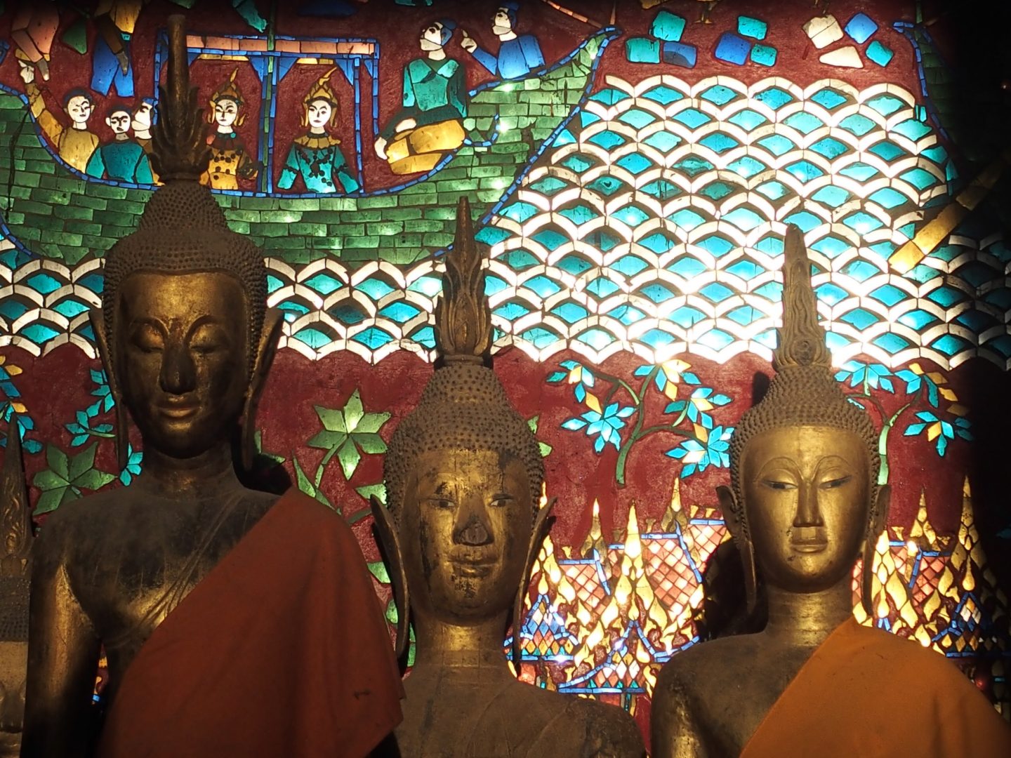 Bouddhas dans temple Laos