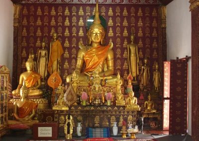 Bouddhas dans temple Laos