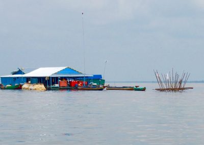 Maisons flottantes sur lac Tonle Sap Cambodge