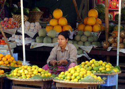 Marchande fruits marché Birmanie