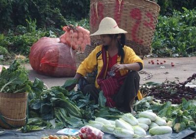 Vendeuse de légumes en Birmanie
