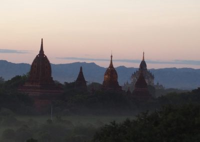 Pagodes Bagan soir Birmanie