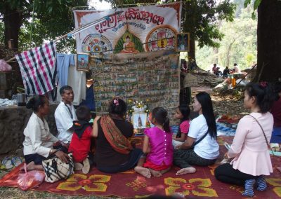 Prière en famille Laos