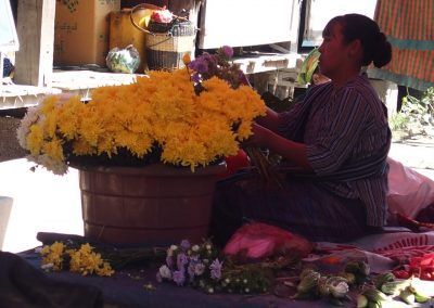 Vendeuse de fleurs en Birmanie