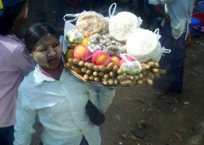 Vendeuse de fruits en Birmanie