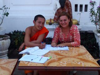 Mes cours de français à un jeune moine laotien