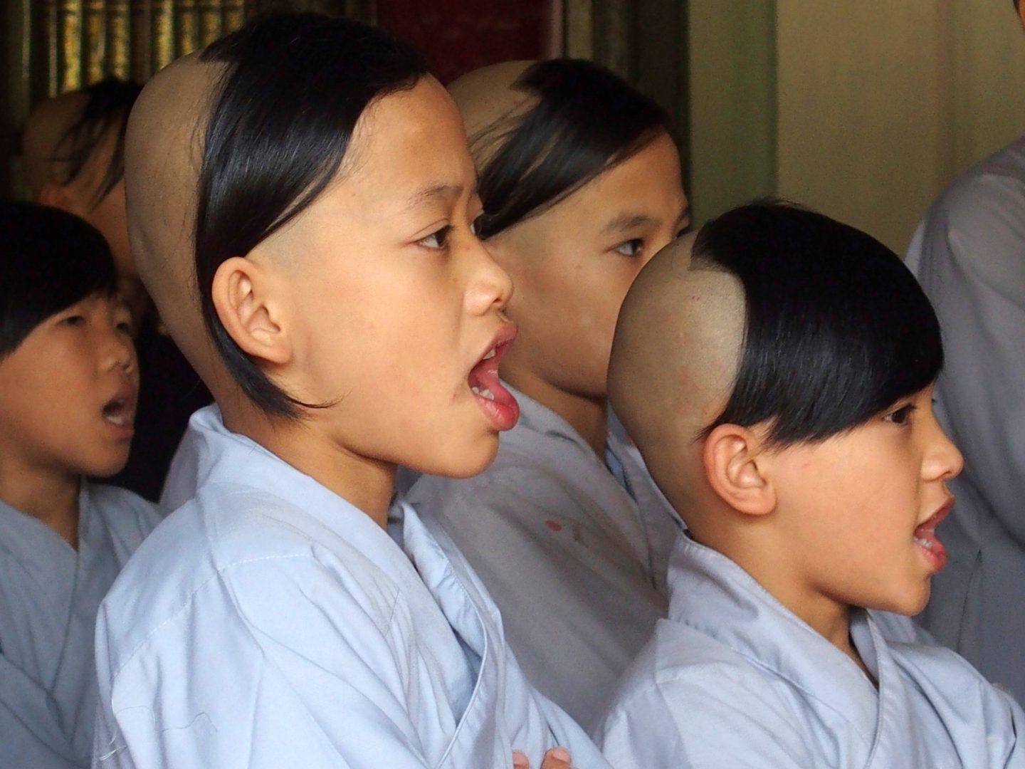 Chant des novices monastère Hué Vietnam