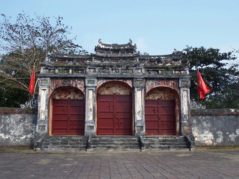 Porte entrée mausolée Tu Duc hué Vietnam