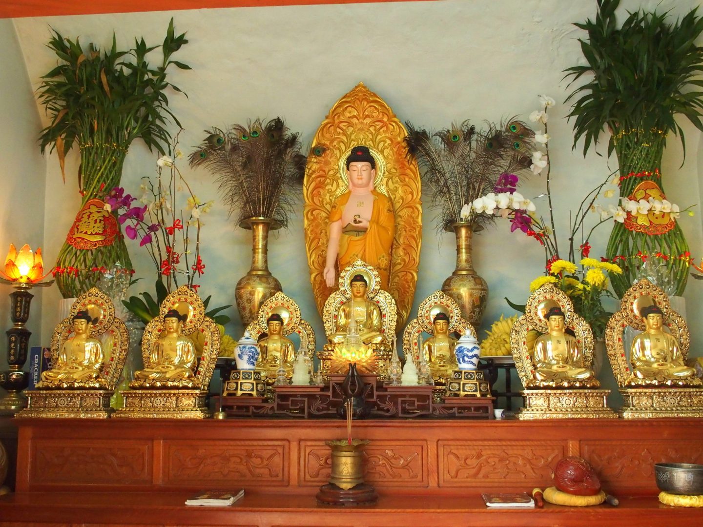 Statuettes Bouddhas pagode Tienn Mu Hué Vietnam