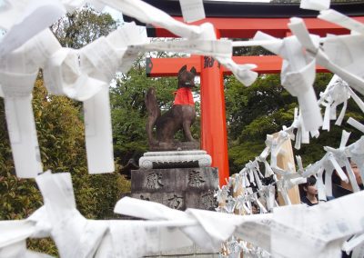 Voeux devant entrée Temple Japon