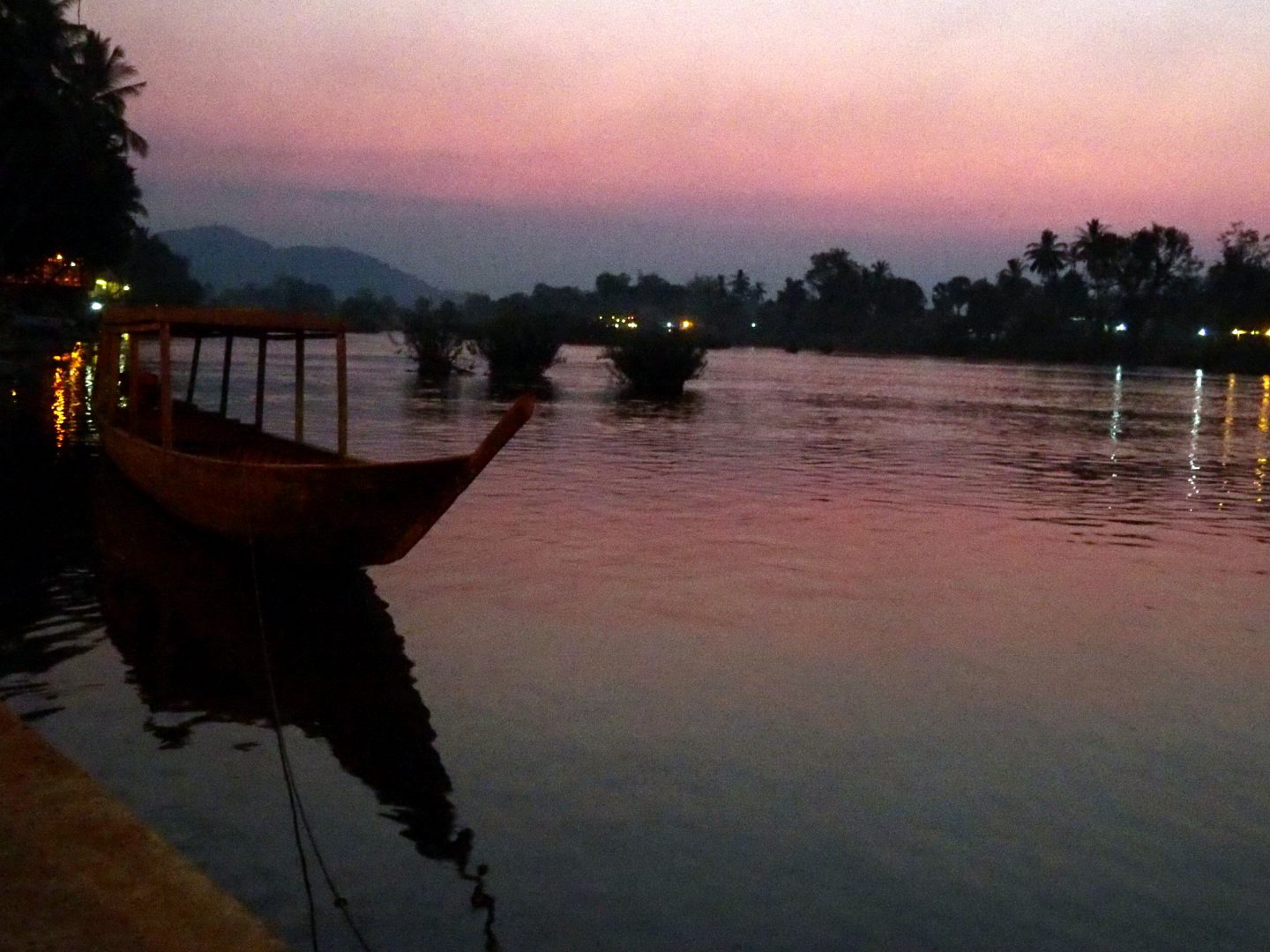 Don Khone en soirée 4000 îles Laos
