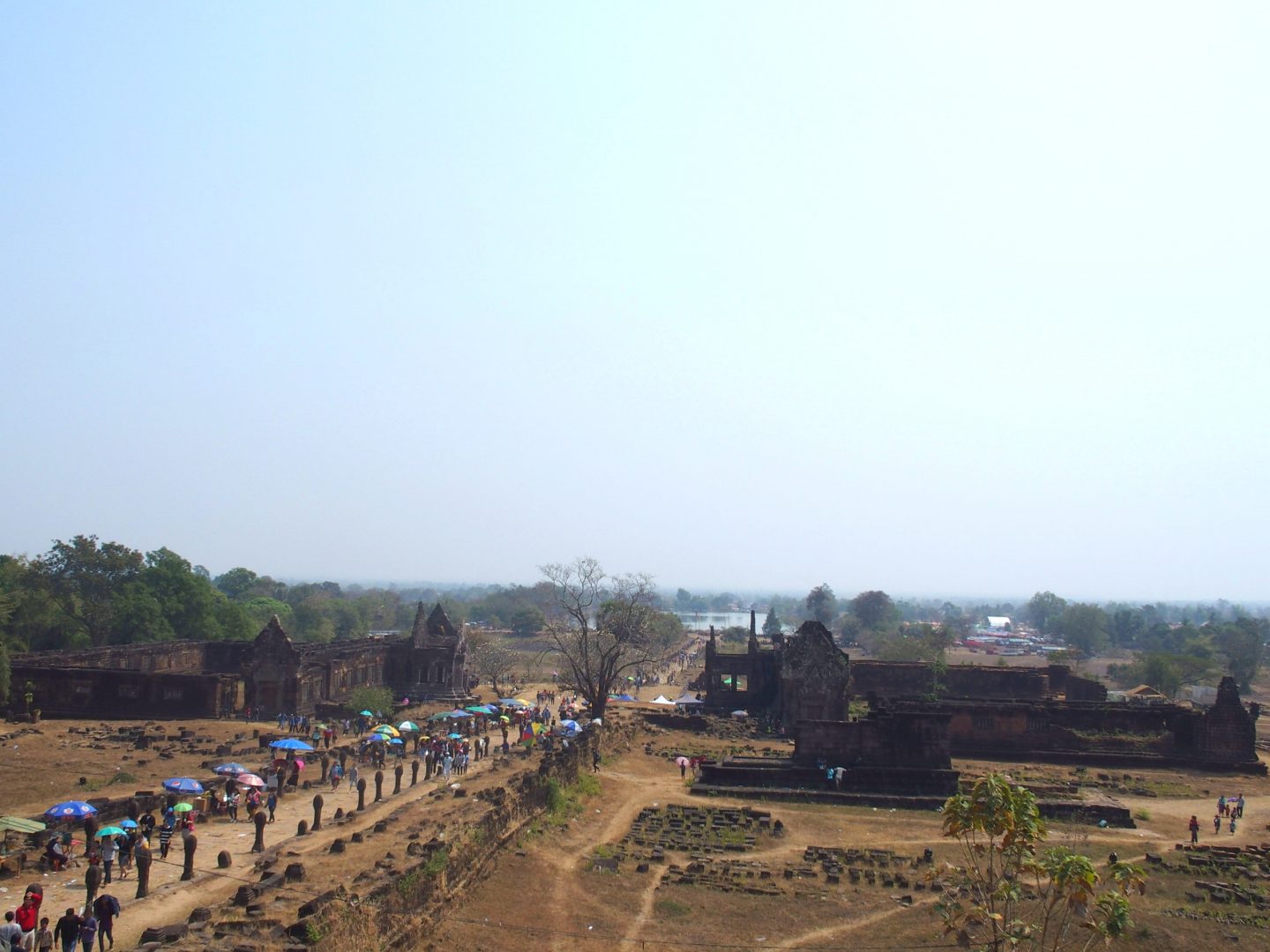 Temples face à face et allée centrale Vat Phou