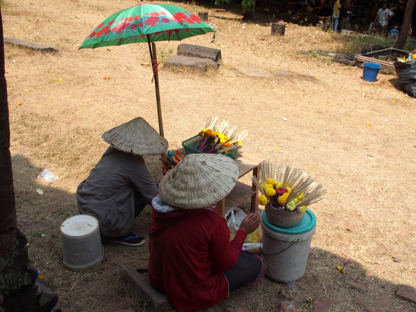 Vendeuses d'offrandes site Vat Phou Laos