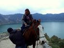 A cheval dans la lagune de Quilotoa - Equateur