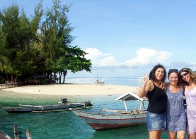 Avec Julia et Merche mes amies espagnoles Iles Togian Sulawesi