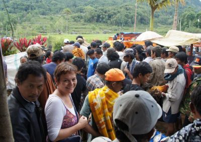 Foule d'un combat de coqs Sulawesi