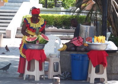 Palenquera, vendeuse de fruits Carthagène des Indes Colombie