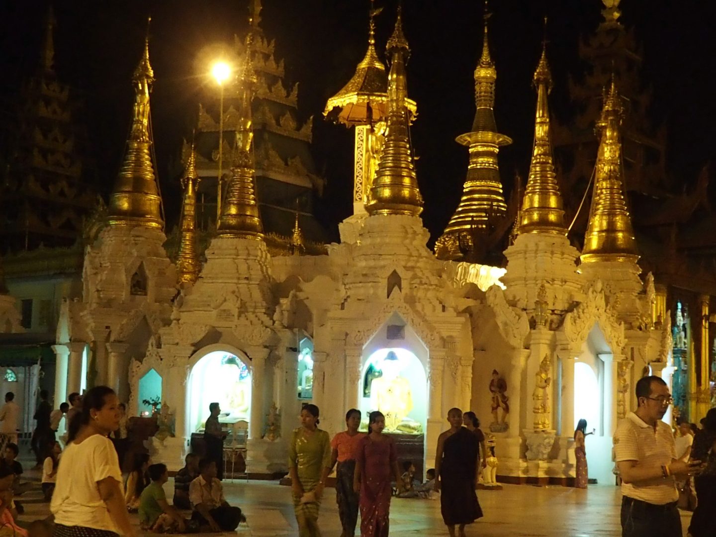 Parvis pagode Shwedagon Birmanie