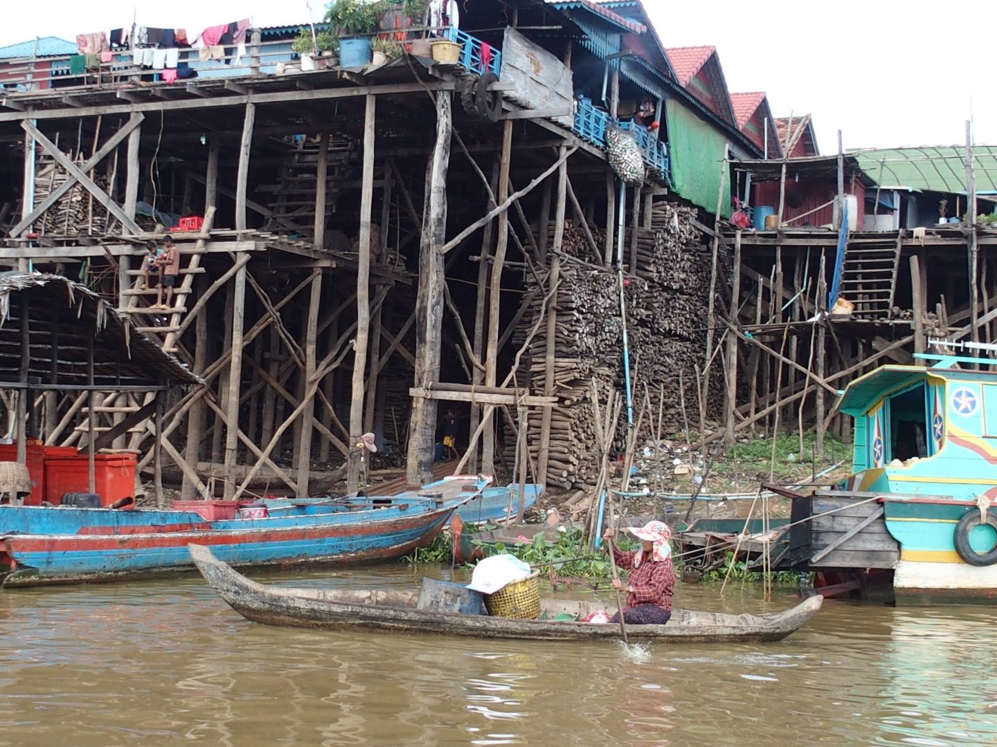 Scène de vie sur Tonle Sap Cambodge