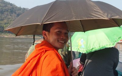 Un jeune moine laotien devient mon guide