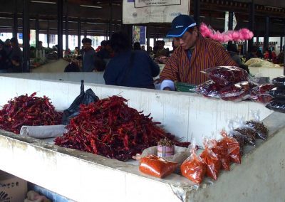 Vendeur piments marché Timphu Bhoutan