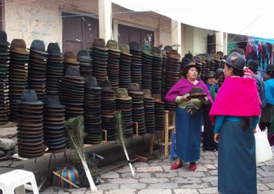 Vendeuse de chapeaux Panama en feutre Equateur