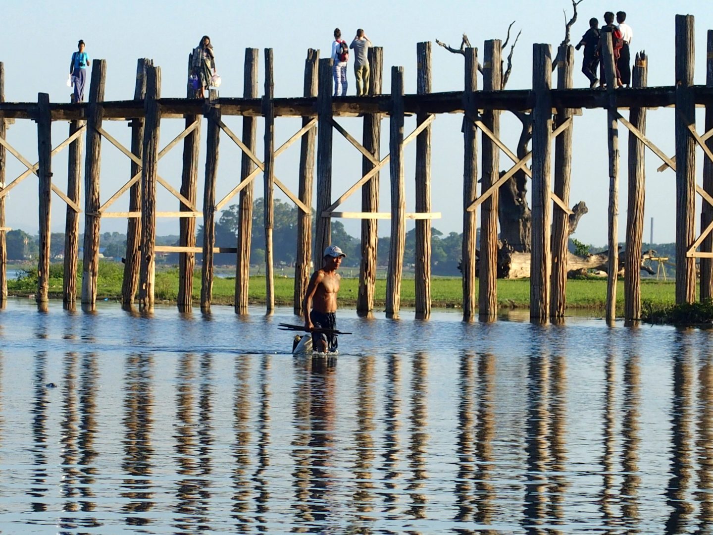 Pêcheur pont U Bein Amarapura Birmanie