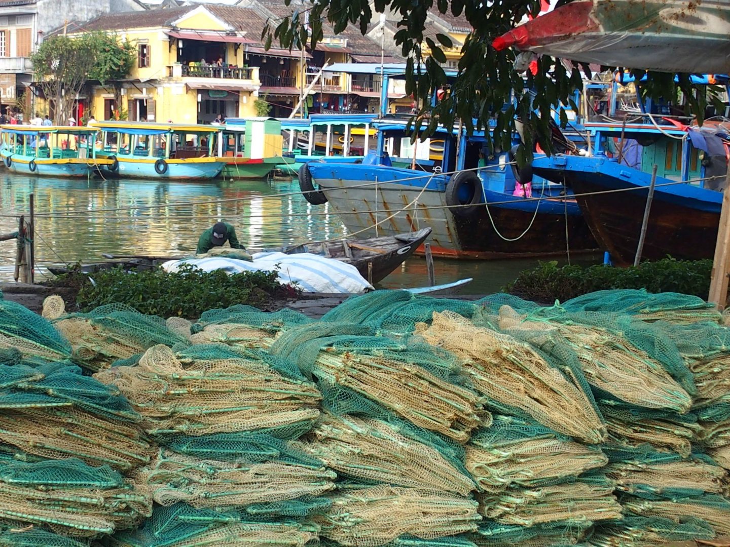 Bateaux pêche et filets port Hoï An Vietnam
