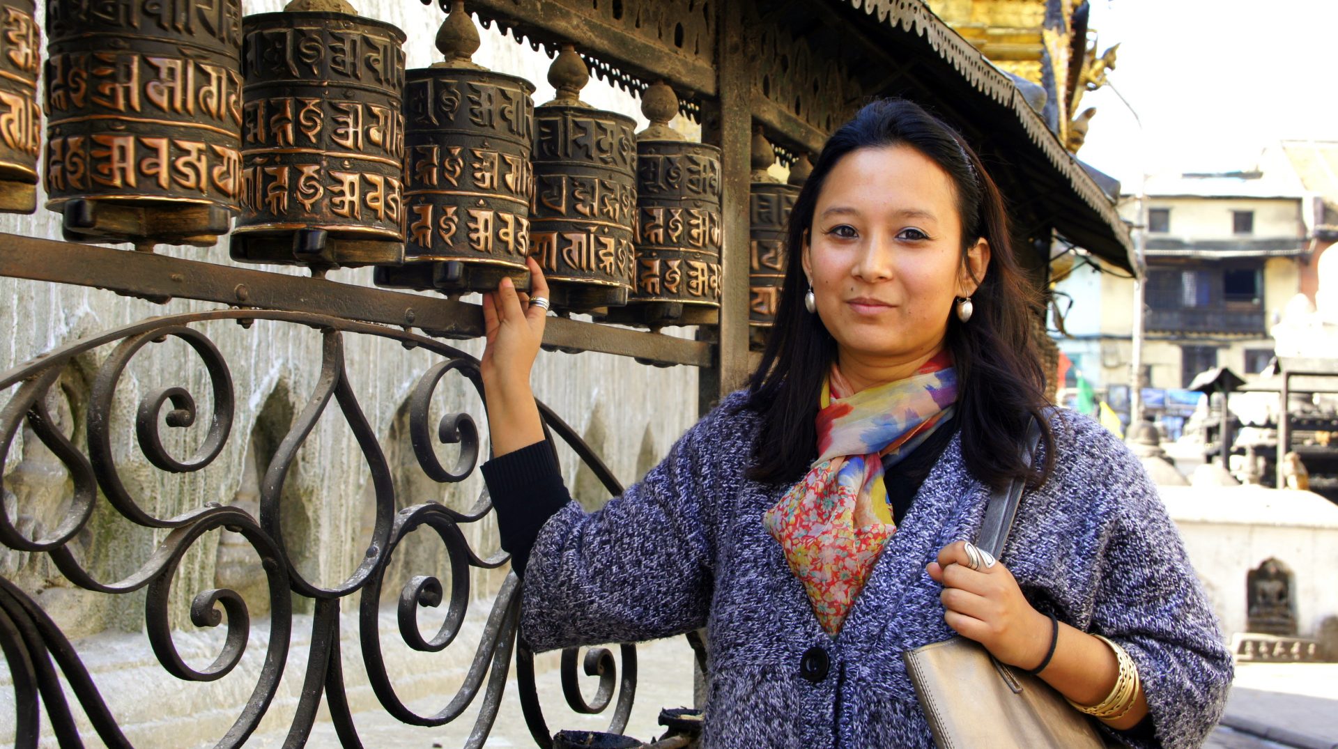 Karishma et moulins à prière Swayambhunath Népal