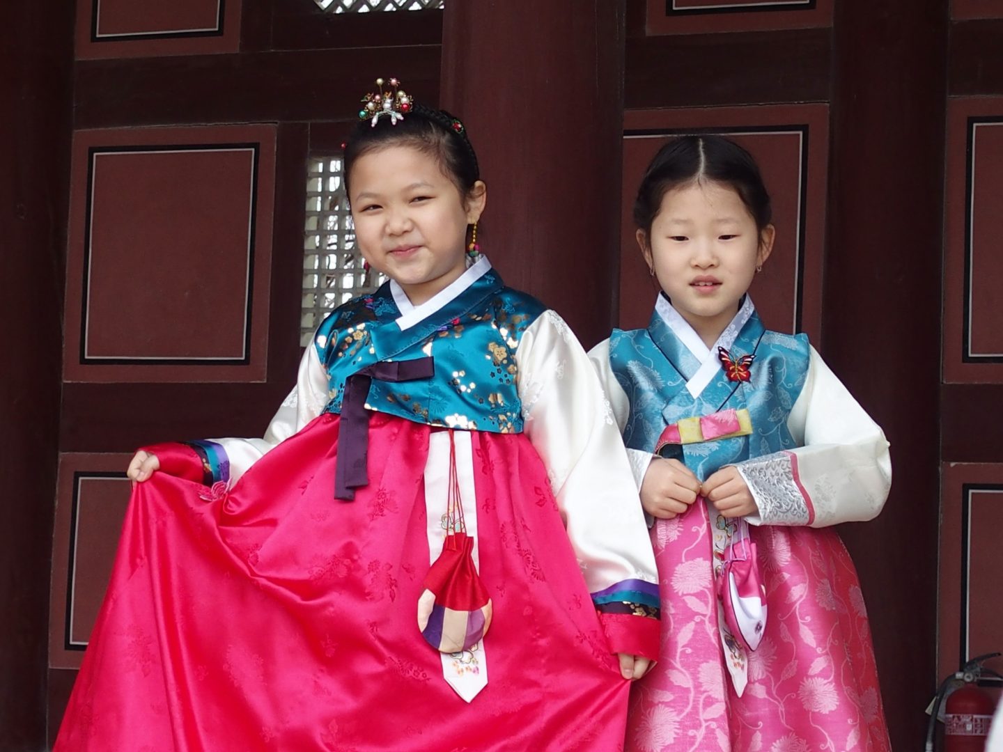 Fillettes en costume traditionnel Corée du sud