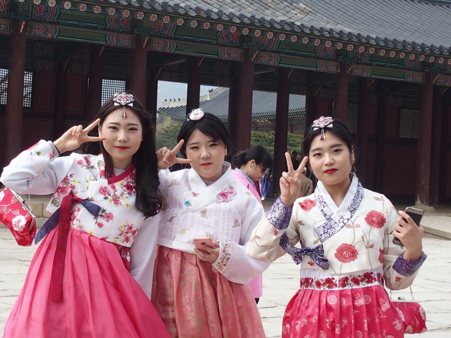 Jeunes filles au Palais Royal Séoul Corée du sud