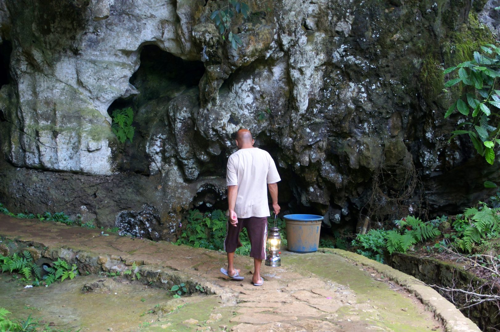 Guide visite grottes Tana Toraja Sulawesi