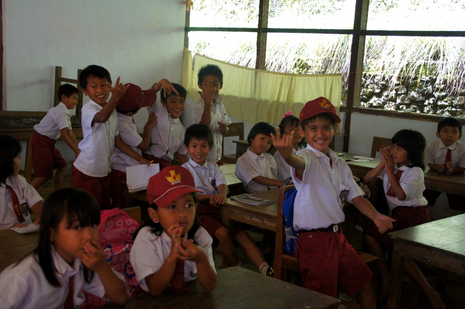 Petits garçons excités classe Sulawesi